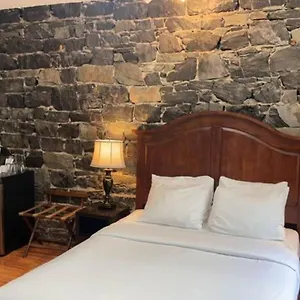 ** Hotel Maison Du General Canada