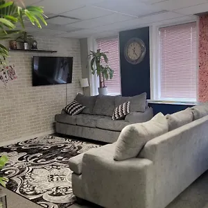  Hostel Planet M Canada